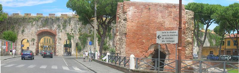 DSCN1718 combined.JPG - traffic through the old city wall